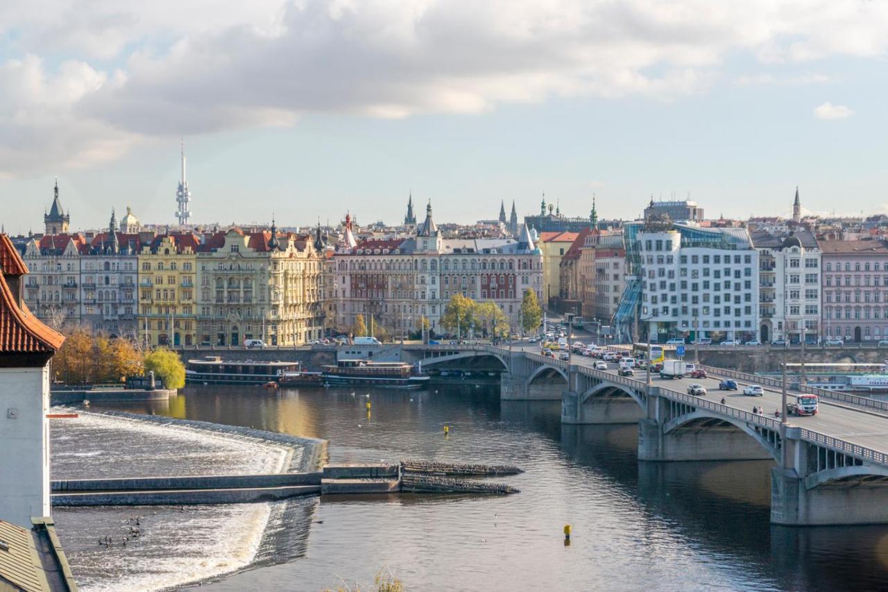 Janáčkovo nábřeží 19 - Riverside Apartments Praga Exterior foto